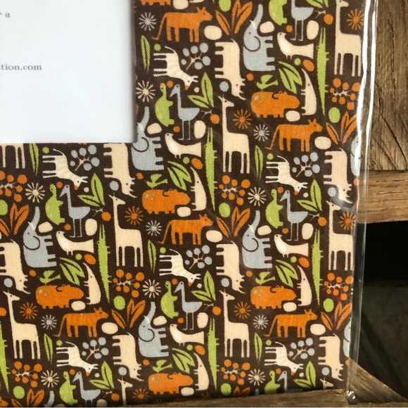 New 11 x 14 Designer Fabric mat with a opening for 5 x 7 image comes shr… - Picture 3 of 9